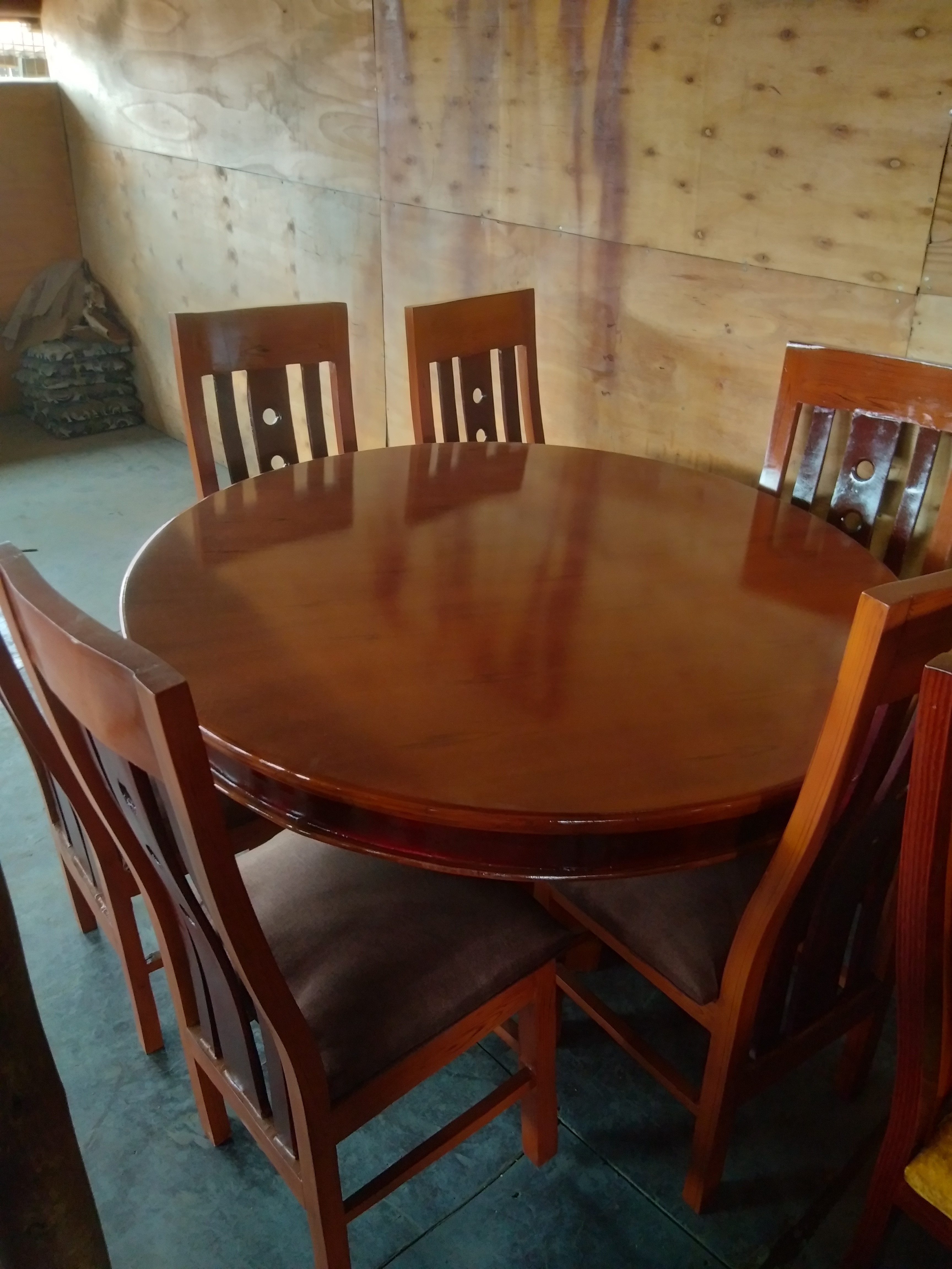 6 chair Premium Round Dining Table