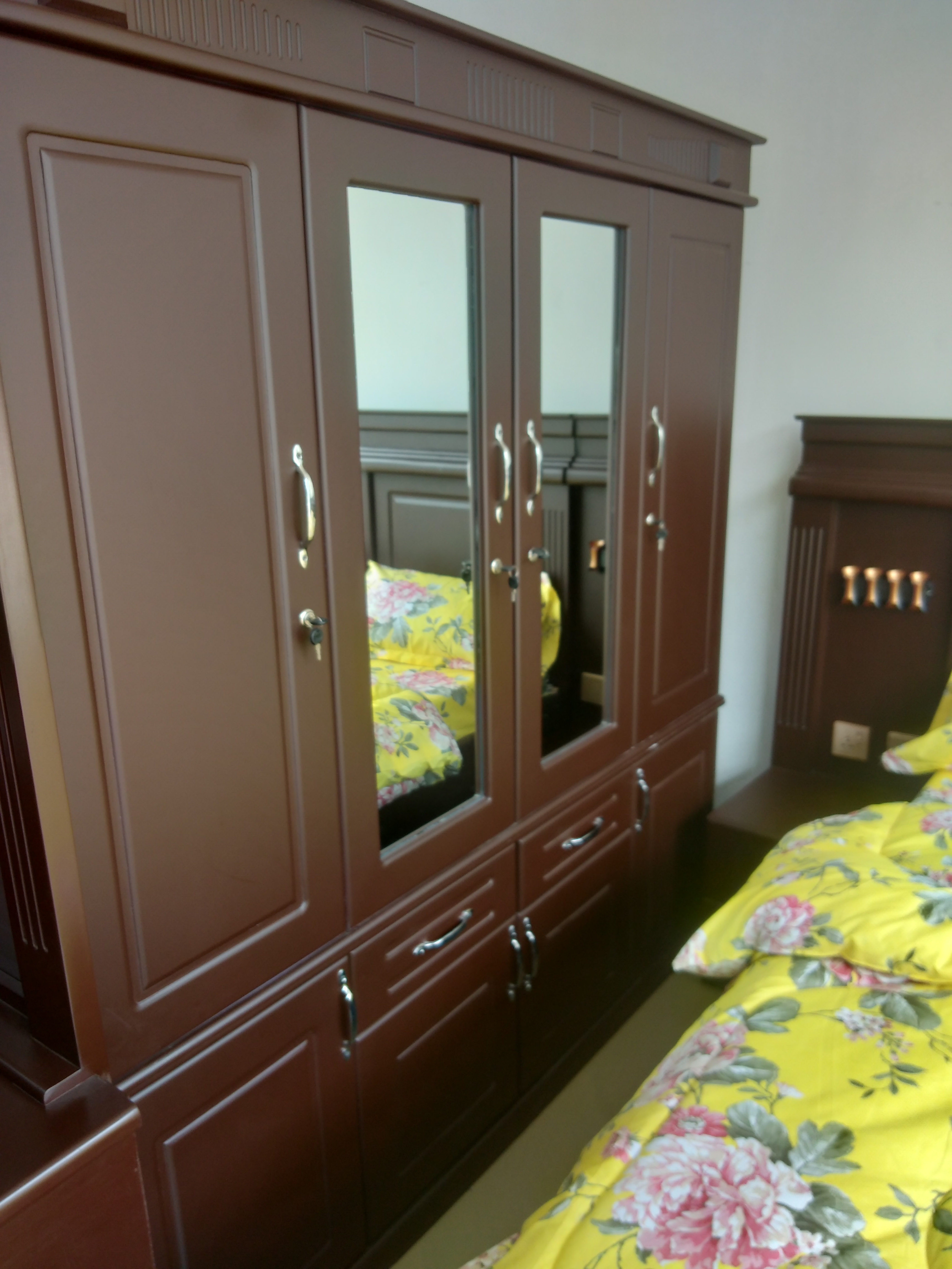 Optimum 4-Door Closet